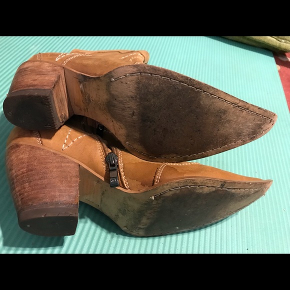 Boot - Picture 2 of 5